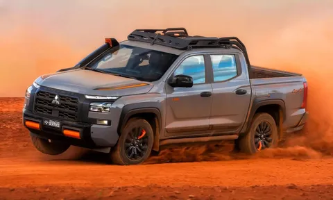 Đây là mẫu Mitsubishi Triton 'hầm hố' nhất từ trước đến nay: Lội nước 800 mm, có cả xẻng gắn trên nóc