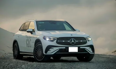 Kích cầu tháng Ngâu, Mercedes-Benz GLC 300 VIN 2026 giảm hơn nửa tỷ đồng tại đại lý