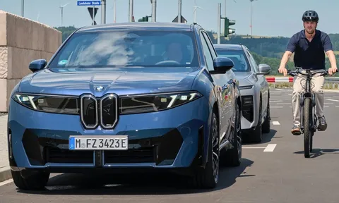 BMW iX3 2027 bổ sung loạt công nghệ an toàn mới: Tự tránh chướng ngại, ngăn mở cửa sai thời điểm
