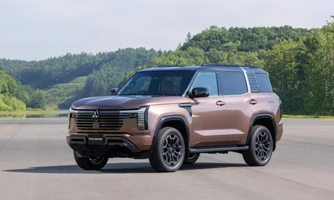 Mitsubishi Pajero thế hệ mới công bố giá bán, cạnh tranh Toyota Land Cruiser Prado