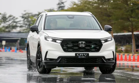 Honda CR-V hybrid được giảm hàng chục triệu đồng tại đại lý
