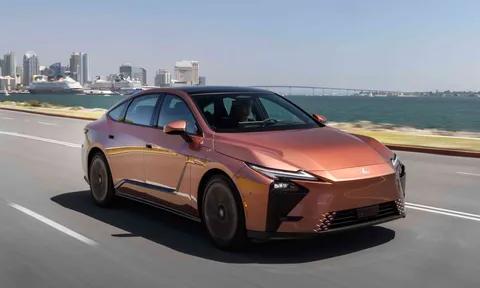 Lexus Việt Nam úp mở xe mới trước ngày ra mắt: 'Sự chuyển mình của một mẫu xe biểu tượng'