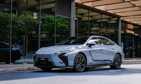 Chiêm ngưỡng Lexus ES 500e vừa về Việt Nam: Sedan điện giá gần 3 tỷ đồng có gì đáng chú ý?