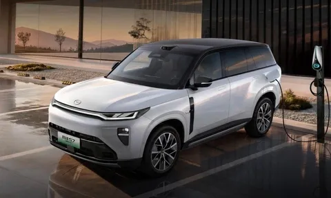 GAC sắp tung bộ đôi xe PHEV tại Việt Nam: Một mẫu MPV 7 chỗ, một mẫu SUV đấu Santa Fe