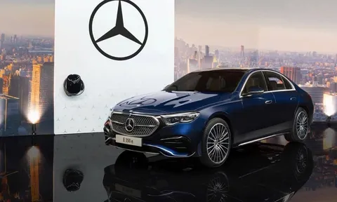 Sedan PHEV Mercedes-Benz E 350 e chốt giá gần 3,4 tỷ đồng: Chạy điện hơn 100 km, 'ăn xăng' chỉ 1,98 lít/100 km
