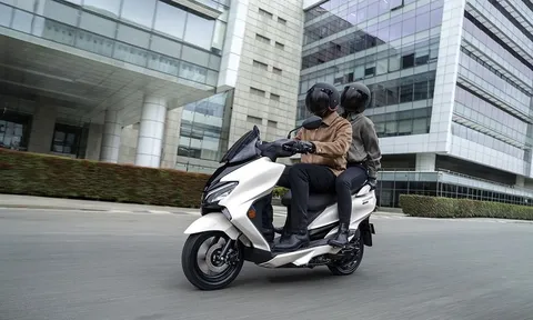Suzuki Burgman Street 'rục rịch' tái xuất Việt Nam, mức tiêu hao xăng khiến Honda Lead phải dè chừng