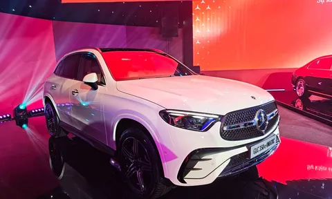 Mercedes-Benz GLC 350 e 4Matic trình làng khách Việt: Giá gần 3 tỷ đồng, chạy điện tới 128 km