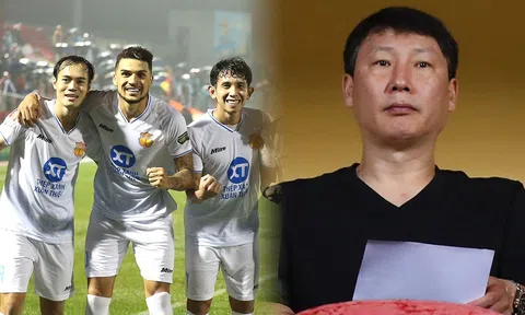 HLV Kim Sang Sik gạch tên nhà vô địch V.League, mở đường đón 'cơn lốc đường biên' lên ĐT Việt Nam