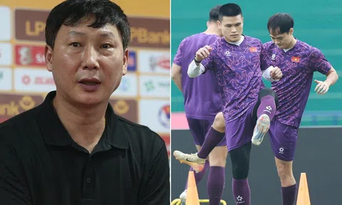 Tin bóng đá trong nước 17/12: ĐT Việt Nam bỏ xa Thái Lan trên BXH FIFA; HLV Kim Sang-sik mất trụ cột