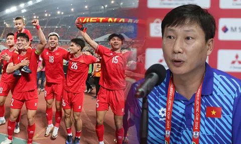 HLV Kim Sang-sik tặng món quà đặc biệt cho ĐT Việt Nam, tiết lộ đặc quyền hiếm có sau AFF Cup 2024