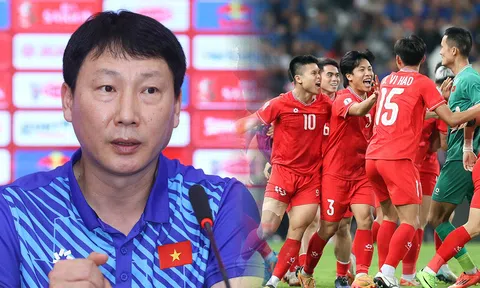 HLV Kim Sang-sik được VFF giúp sức, ĐT Việt Nam chính thức đón cầu thủ từng ghi bàn tại World Cup