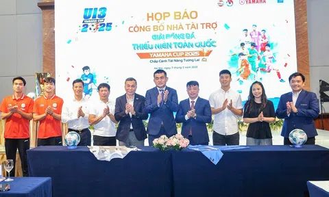 Công Phương sát cánh cùng thủ quân ĐT Việt Nam ở giải đấu đặc biệt