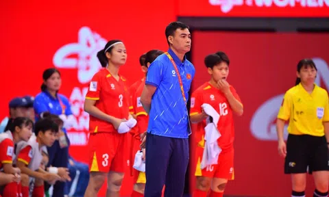 Ở rất gần tấm vé dự World Cup, HLV ĐT Việt Nam gửi chiến thư tới gã khổng lồ châu Á