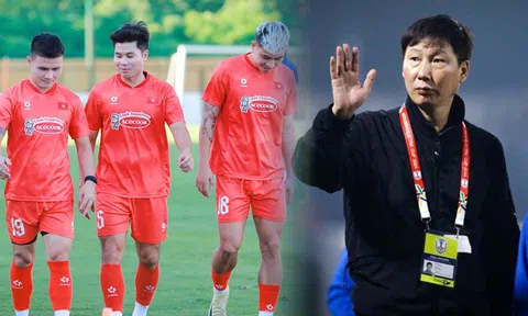 HLV Kim Sang-sik chốt danh sách ĐT Việt Nam, 5 cầu thủ vắng mặt trước ngày sang Malaysia