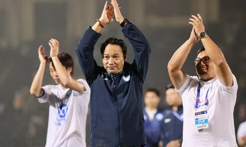Đại gia V.League gây ngỡ ngàng, công thần ĐT Việt Nam được vinh danh