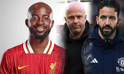 Man United bị Liverpool đánh bại, Arne Slot thực hiện 'vụ cướp' chớp nhoáng 'sát thủ' Ngoại hạng Anh