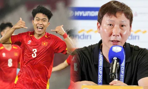 U23 Việt Nam nhận 'đòn hiểm' từ đối thủ, HLV Kim Sang-sik nguy cơ mất 'viên ngọc quý'