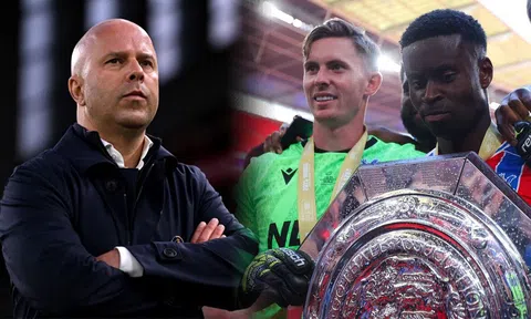 Liverpool bị người cũ Man United gieo sầu tại Siêu cup Anh, Arne Slot chính thức có hành động 'trả đũa'