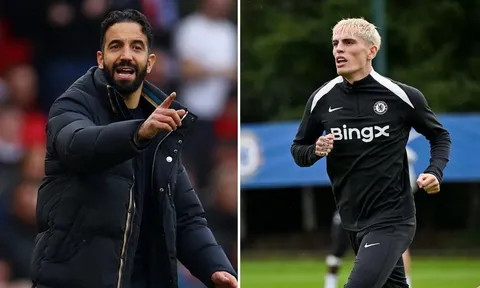 Garnacho nhận 'cảnh báo' ngay sau khi đến Chelsea, Man United thở phào với 'cừu đen' phòng thay đồ