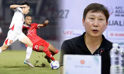 HLV Kim Sang-sik có quyết định gây tranh cãi, thuyền trưởng ĐT Việt Nam mắc sai lầm tại VL Asian Cup