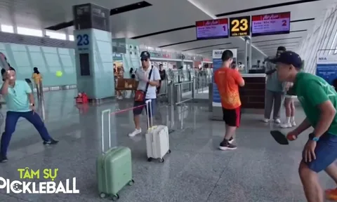 Chỉ có ở Việt Nam, nhóm người đàn ông biến sân bay thành sân chơi pickleball