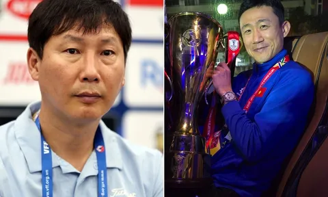 Cánh tay phải của HLV Kim Sang-sik chính thức mất việc sau án cấm từ FIFA