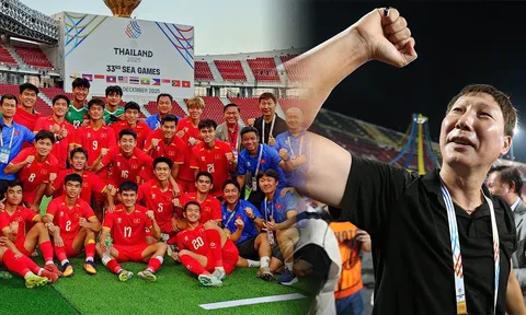 HLV Kim Sang-sik không được trao HCV SEA Games, thuyền trưởng U22 Việt Nam có hành động gây chú ý