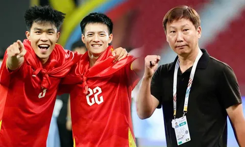 Hoàn thành xuất sắc nhiệm vụ SEA Games cùng U22 Việt Nam, HLV Kim Sang-sik được VFF tặng quà 'khủng'