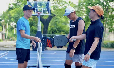 Nhìn vào vợt sau khi đánh hỏng, vì sao người chơi pickleball lại làm vậy?