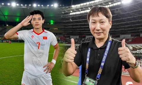 Tung hoành cùng U23 Việt Nam ở giải châu Á, Đình Bắc lý giải hành động 'đặc biệt' với HLV Kim Sang-sik