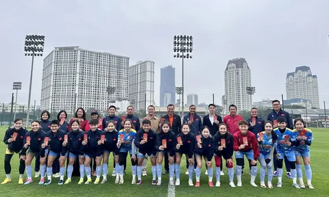 ĐT nữ Việt Nam chính thức khai xuân Bính Ngọ, thầy trò HLV Mai Đức Chung nhận vinh dự lớn từ VFF
