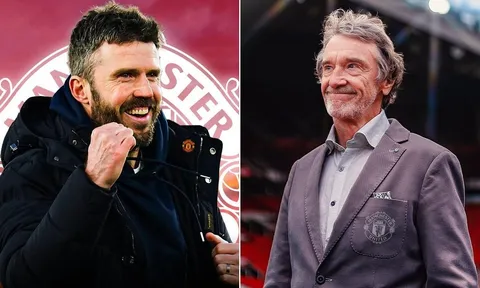 Man United liên tục bị 'cướp hàng', HLV Carrick vỡ mộng nâng cấp hàng công