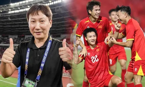 HLV Kim Sang-sik bổ sung 'hỏa lực' cho ĐT Việt Nam, quyết tâm 'đè bẹp' Malaysia ở VL Asian Cup