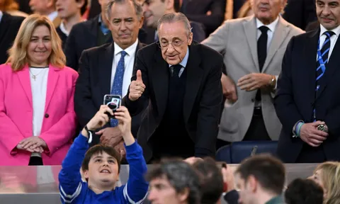 Florentino Perez khẩu chiến với CĐV Real Madrid, an ninh tịch thu biểu ngữ phản đối tại Bernabeu