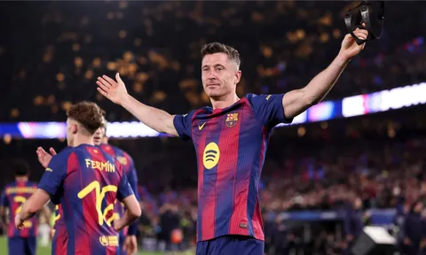 Lewandowski nghẹn ngào chia tay Camp Nou, Barcelona khép lại mùa giải bằng chiến thắng trước Betis