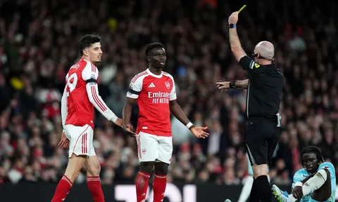 Tranh cãi VAR trận Arsenal - Burnley: Cựu sếp trọng tài khẳng định Kai Havertz đáng bị thẻ đỏ
