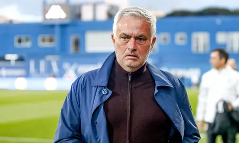 Huyền thoại Real Madrid nghi ngờ Mourinho: “Ông ấy không thể giải quyết mọi vấn đề của CLB”