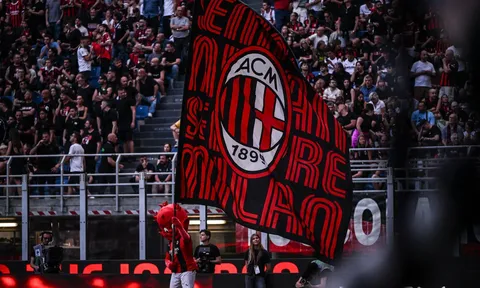 AC Milan sụp đổ trước Cagliari: CĐV San Siro nổi giận, Ibrahimovic phải được hộ tống rời sân