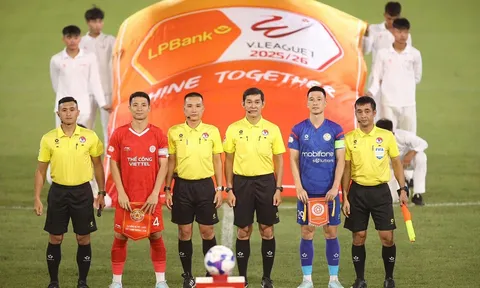 VFF nhận sai, treo còi trọng tài làm ảnh hưởng cuộc đua trụ hạng V.League