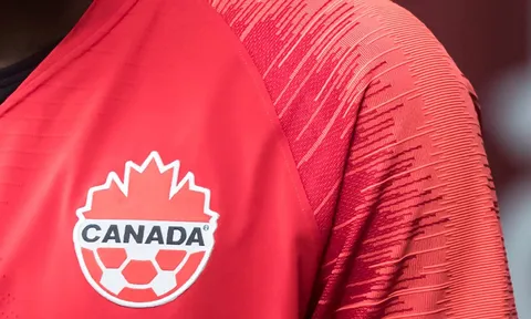 Tuyển thủ Canada kêu gọi mạnh tay với nạn phân biệt chủng tộc trên mạng trước World Cup 2026