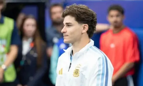 Man United gia nhập cuộc đua Julian Alvarez, tính phương án trao đổi cầu thủ với Atletico Madrid