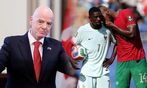 FIFA đối mặt với làn sóng chỉ trích, rõ lý do cầu thủ Maroc 'thoát tội' sau hành động với Dembele