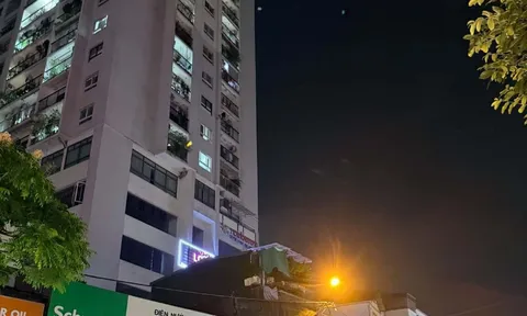 Nhân chứng kể tiếng động lạ vụ nữ sinh lớp 11 tử vong sau khi rơi từ tầng cao chung cư ở Hà Nội