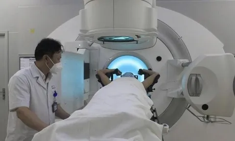 Xôn xao thông tin ‘kẹp tiền vào sổ’ để được xạ trị sớm tại bệnh viện E, Bộ Y tế chỉ đạo khẩn