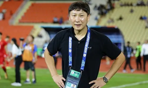 Cha của HLV Kim Sang-sik qua đời tại Hàn Quốc, HLV ĐT Việt Nam nhận tin dữ trước thềm FIFA ASEAN Cup