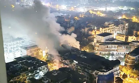 Lớp mầm non độc lập ở Hà Nội bốc cháy ngùn ngụt, người dân kể lại thời điểm phát hiện