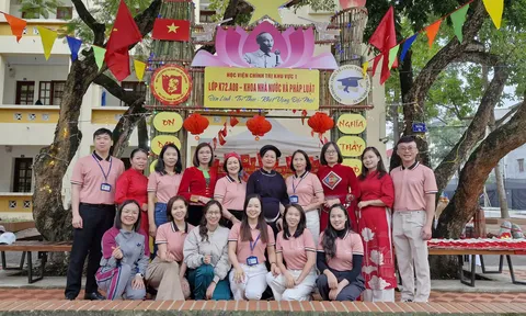 Các lớp K72 Học viện Chính trị Quốc gia Hồ Chí Minh khu vực I hoạt động cắm trại chào mừng Ngày Nhà giáo Việt Nam