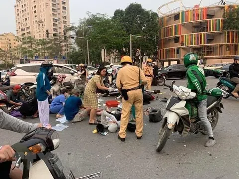 Tạm giữ hình sự lái xe gây tai nạn liên hoàn tại quận Tây Hồ, Hà Nội