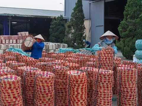 "Nghệ nhân - Làng nghề: Tinh hoa toả sáng" của NAG Nguyễn Văn Tiến