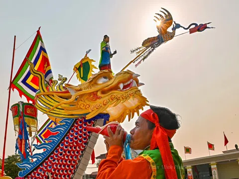 PHOTO: Độc đáo nghi lễ rước Long Châu trong lễ hội Cầu ngư xã Ngư Lộc, Hậu Lộc, Thanh Hoá